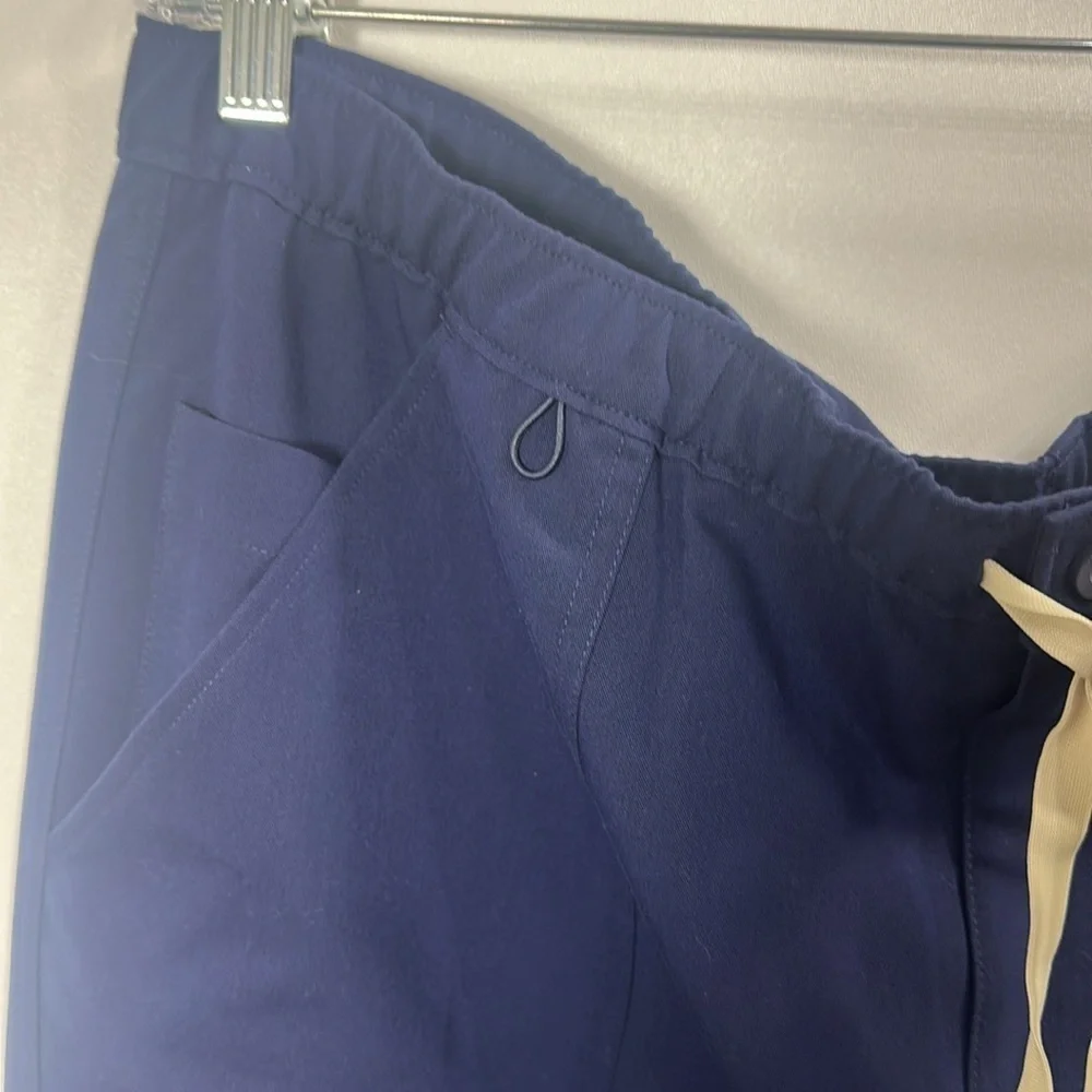 Figs Men’s Cario Cargo navy blue scrub pants size XXL.